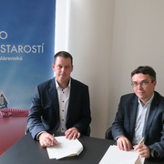 Vpravo Rostislav Díža, předseda představenstva a generální ředitel ČEZ Teplárenské, vlevo starosta Mělníka Tomáš Martinec.