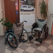 Pečovatelská služba v Ústí nad Labem si z daru ČEZ Teplárenské pořídila dva vozíky pro imobilní pacienty